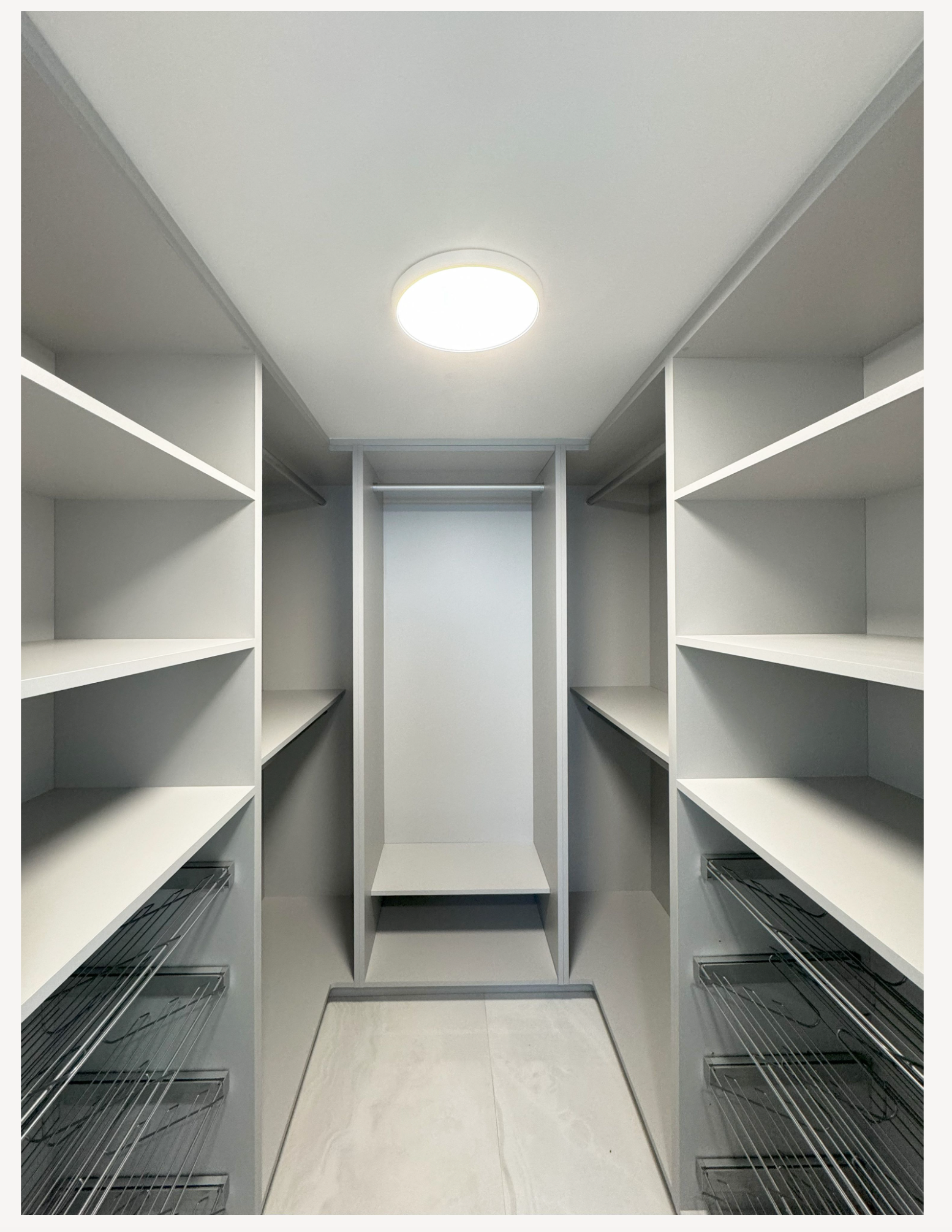 Walk -in closet Object 2112