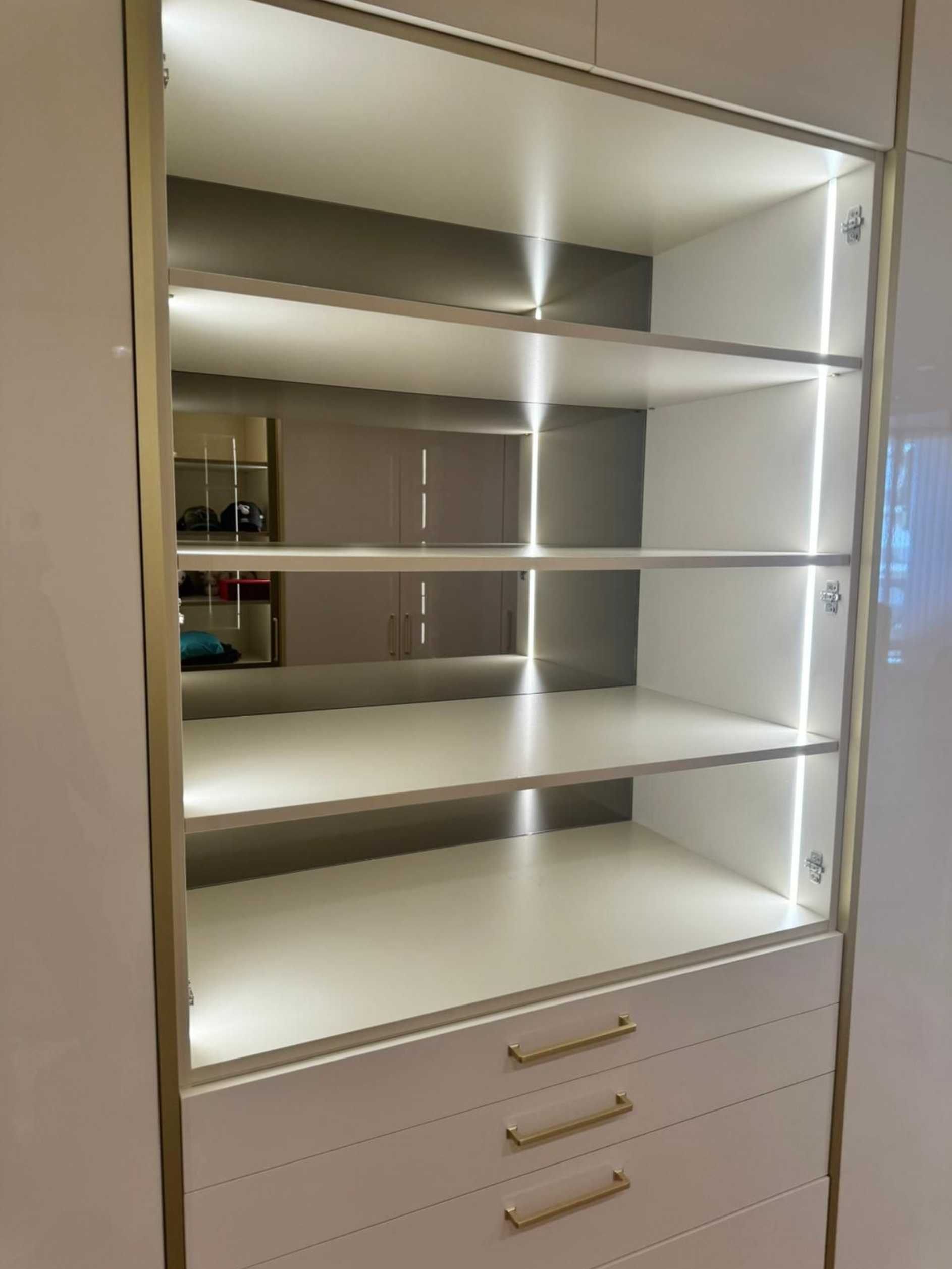 Walk -in closet Object 2111
