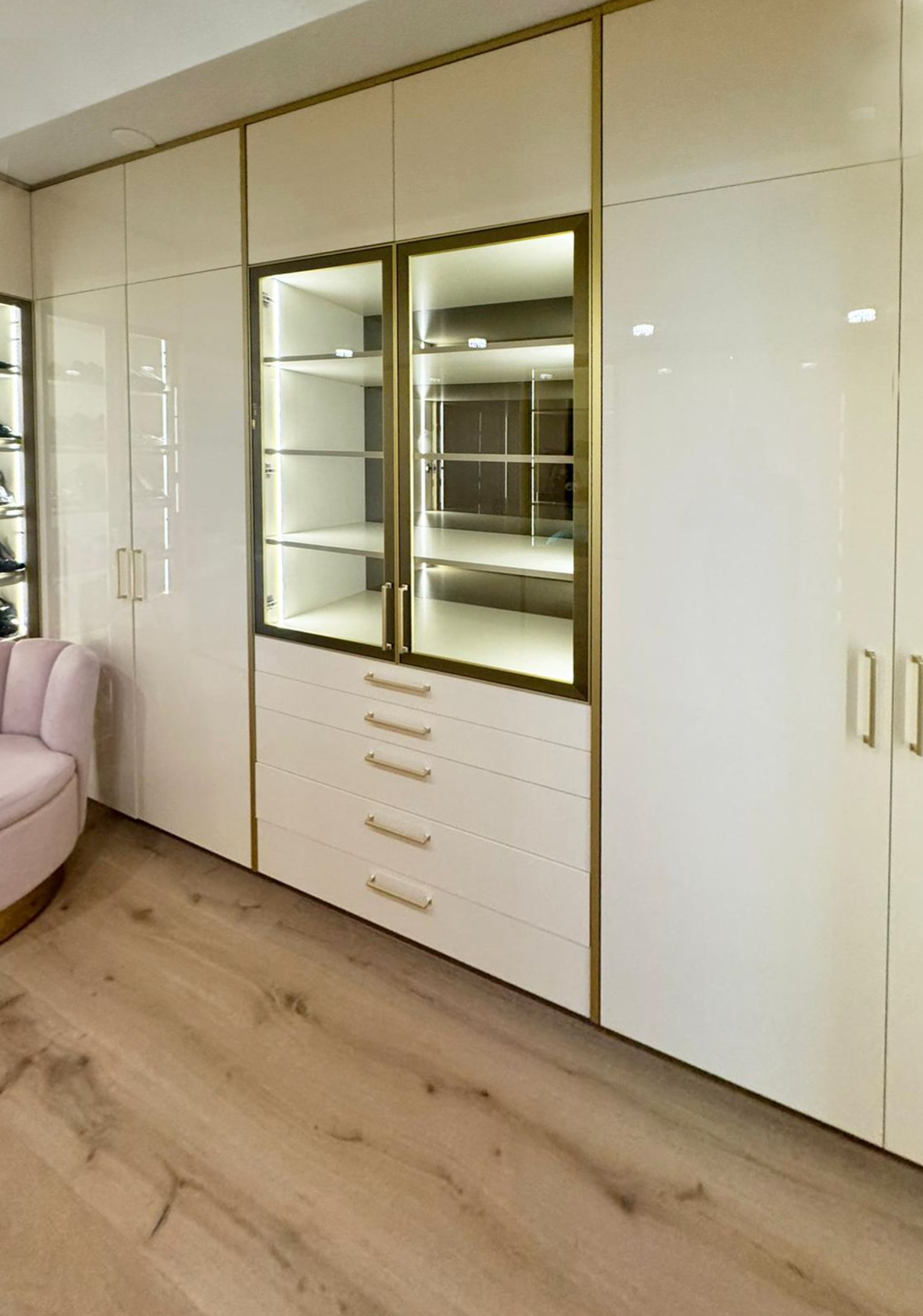 Walk -in closet Object 2111