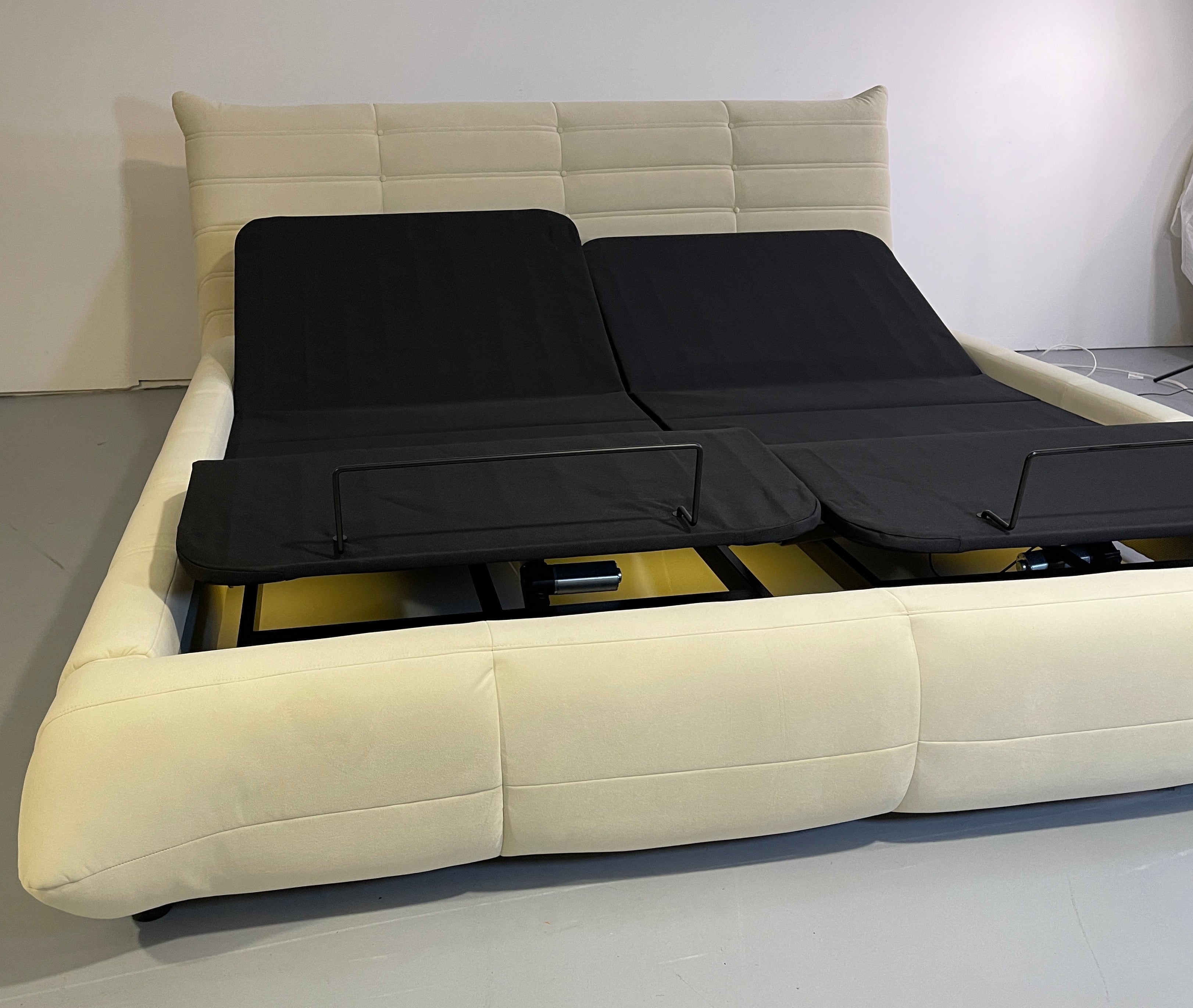 Object R1005 Adjustable Bed with Remote Control