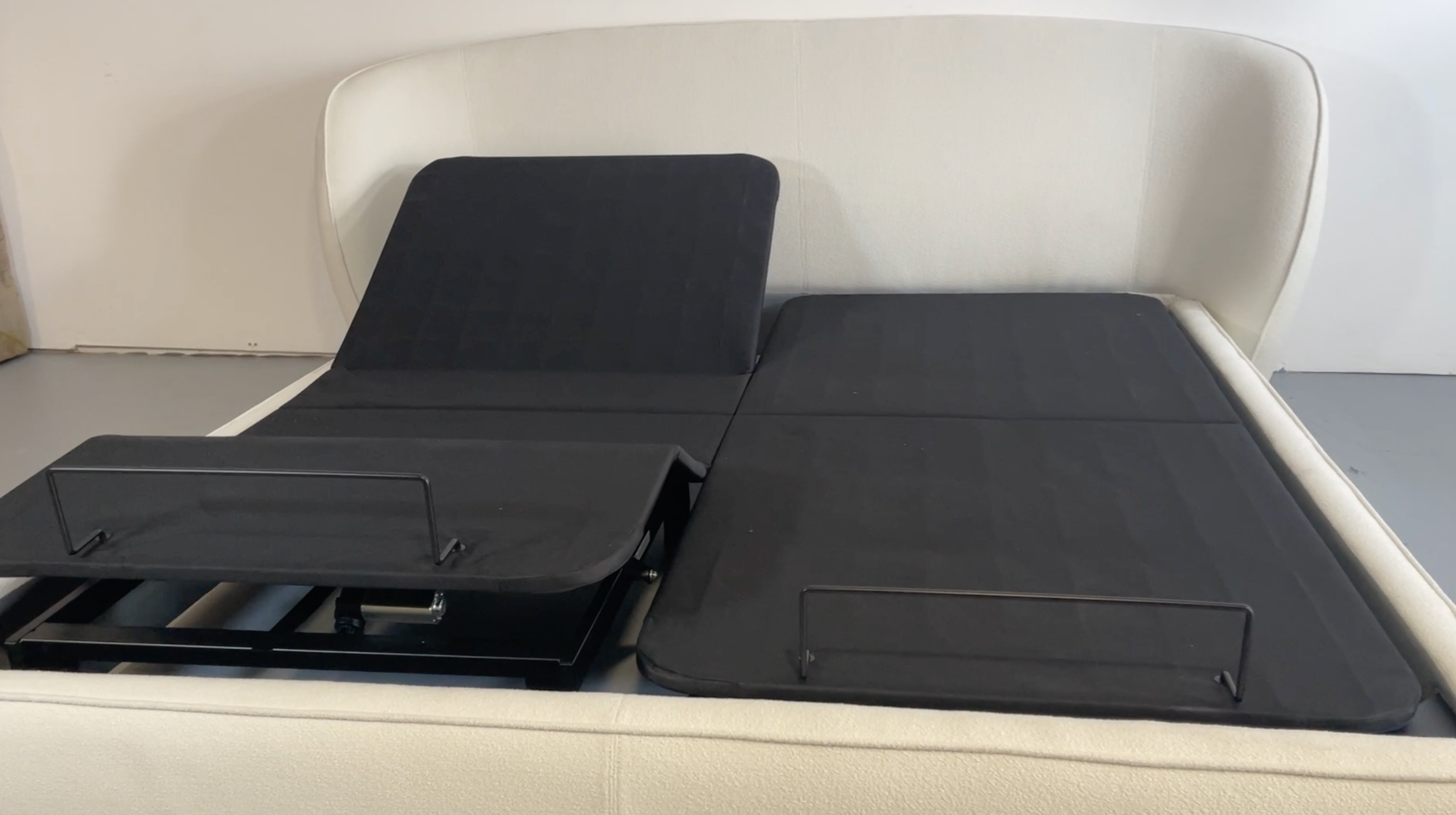 Object R1005 Adjustable Bed with Remote Control