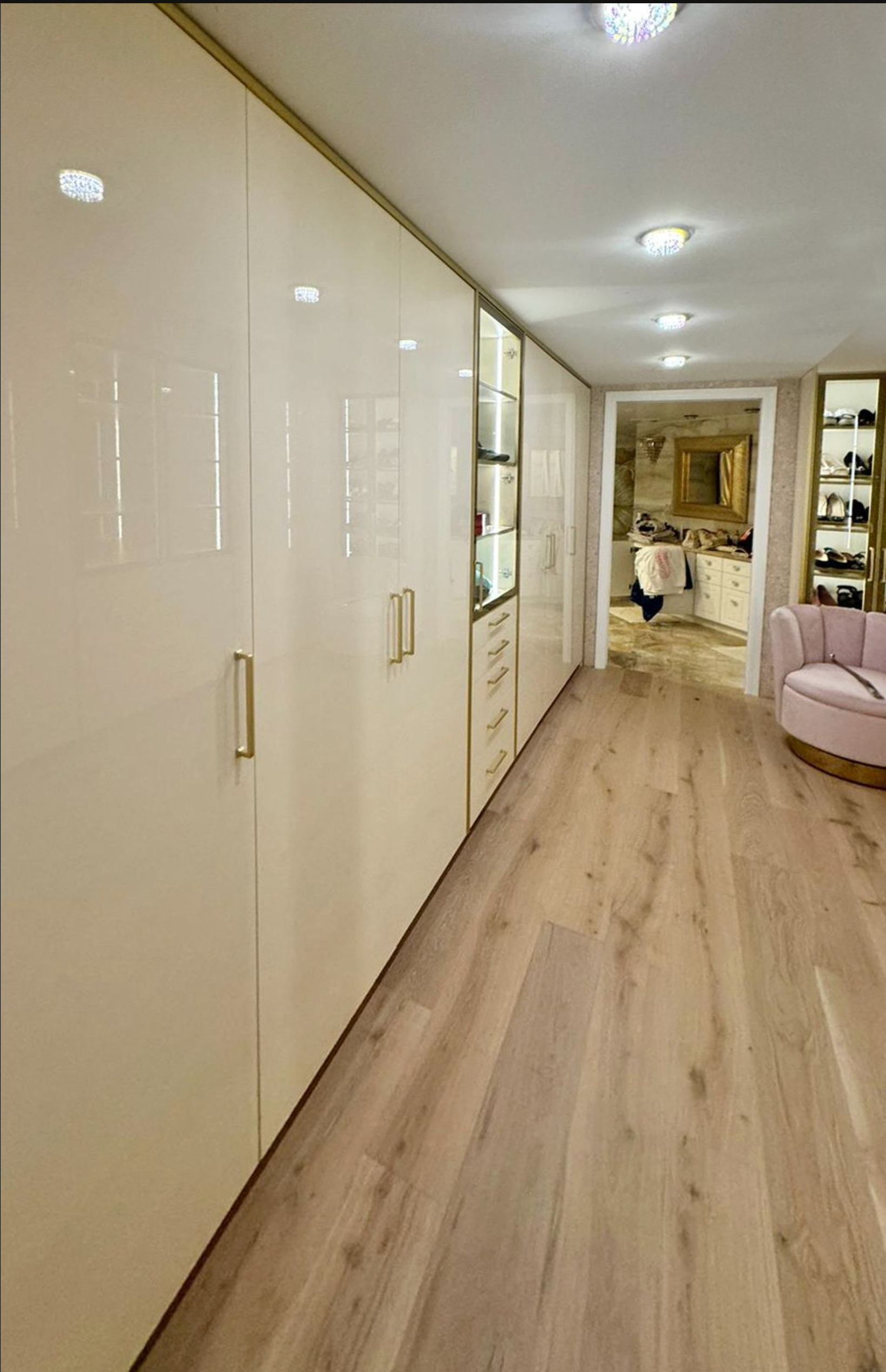 Walk -in closet Object 2111